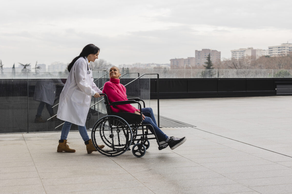 Algoritmo de IA analizando datos genéticos de paciente con cáncer de pulmón